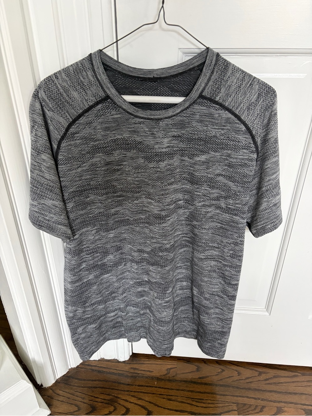 Men’s Lululemon metal vent shirt-Large